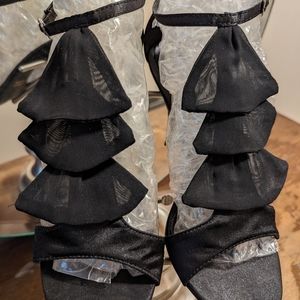 Carrie Bradshaws Sex & The City Blk Petal HIgh Heels sz 9